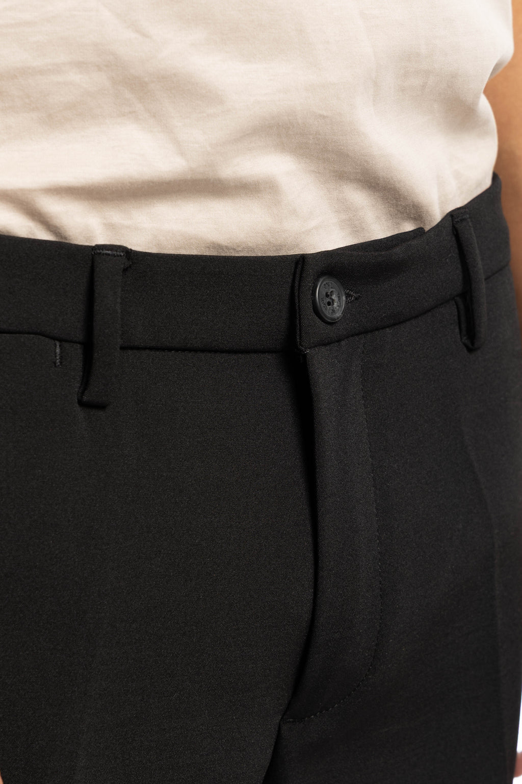 Pantalone slim regular in tessuto stretch ritorto